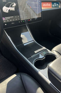 Седан Tesla Model 3 2020 в 
