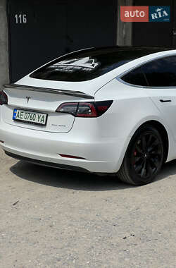 Седан Tesla Model 3 2020 в 