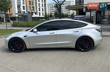 Седан Tesla Model 3 2022 в 