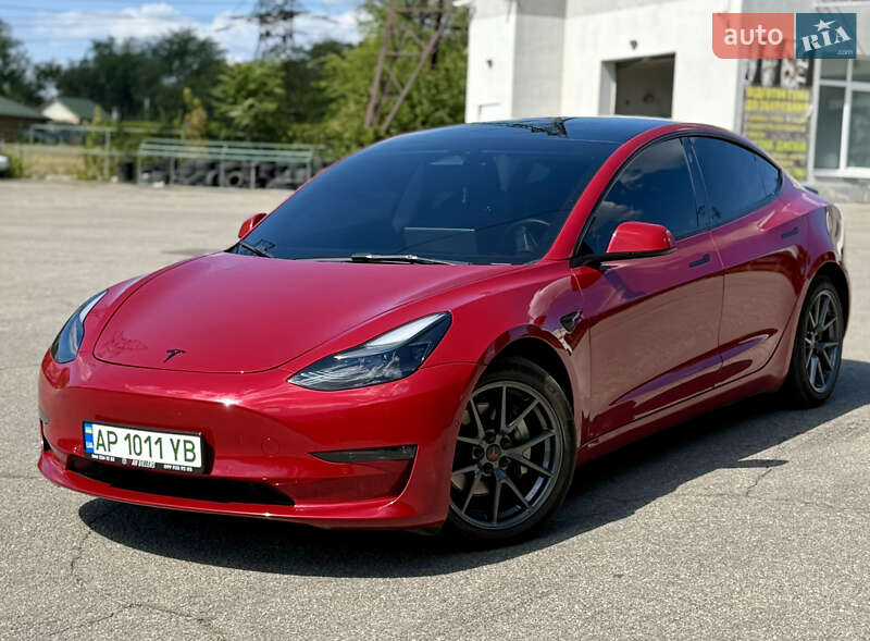 Седан Tesla Model 3 2022 в 
