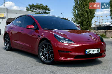 Седан Tesla Model 3 2022 в 