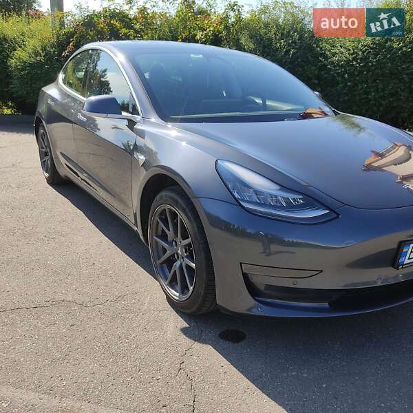 Седан Tesla Model 3 2019 в Тернополі