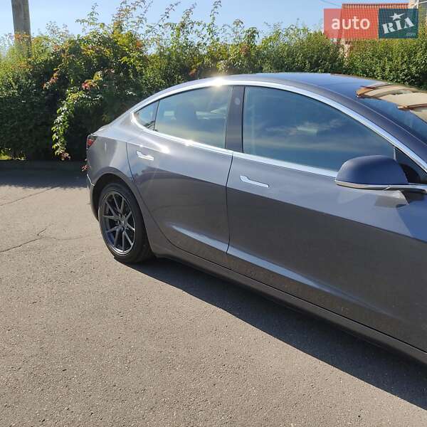 Седан Tesla Model 3 2019 в Тернополі