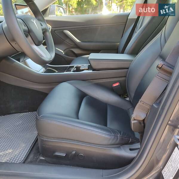 Седан Tesla Model 3 2019 в Тернополі