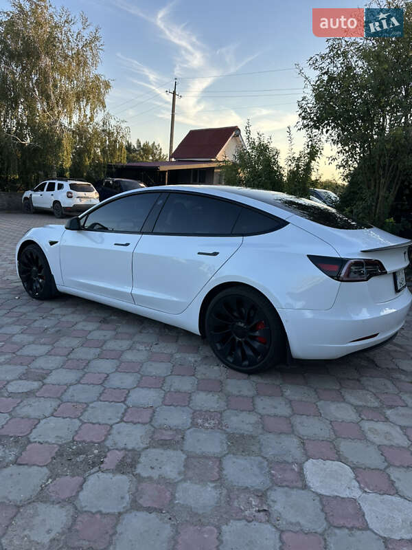 Седан Tesla Model 3 2021 в Южноукраїнську