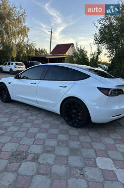 Седан Tesla Model 3 2021 в 