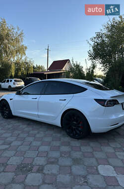 Седан Tesla Model 3 2021 в 