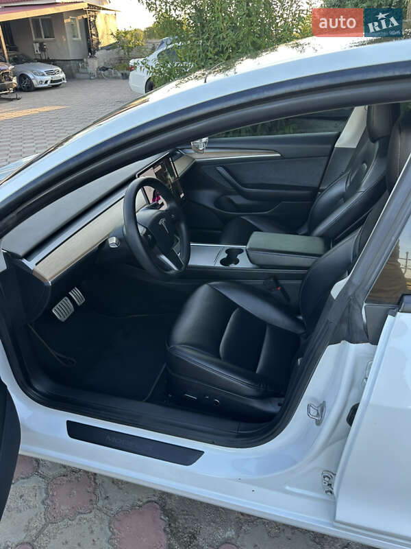 Седан Tesla Model 3 2021 в Южноукраїнську