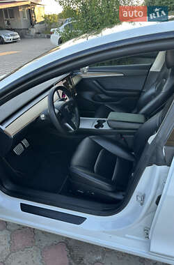 Седан Tesla Model 3 2021 в 