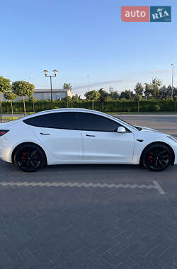 Седан Tesla Model 3 2021 в 