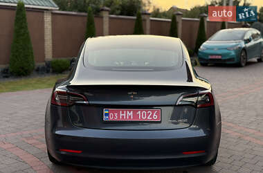 Седан Tesla Model 3 2021 в 