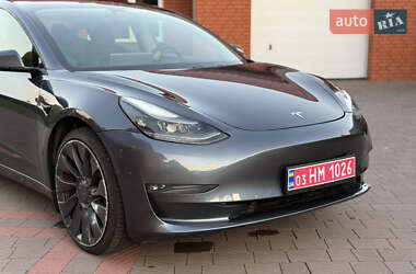 Седан Tesla Model 3 2021 в 