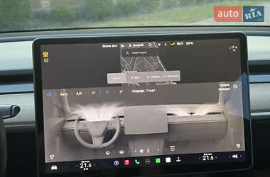 Седан Tesla Model 3 2021 в 