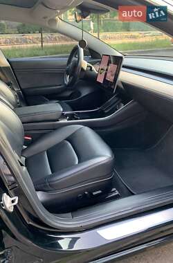 Седан Tesla Model 3 2019 в 