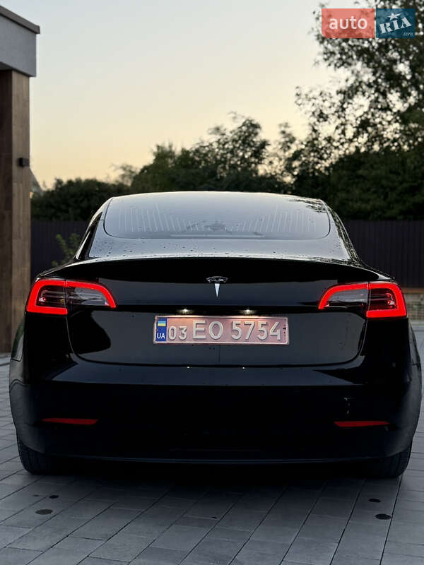 Седан Tesla Model 3 2020 в Берегово