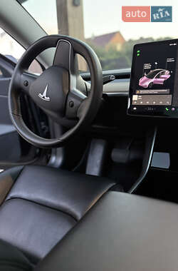 Седан Tesla Model 3 2020 в 
