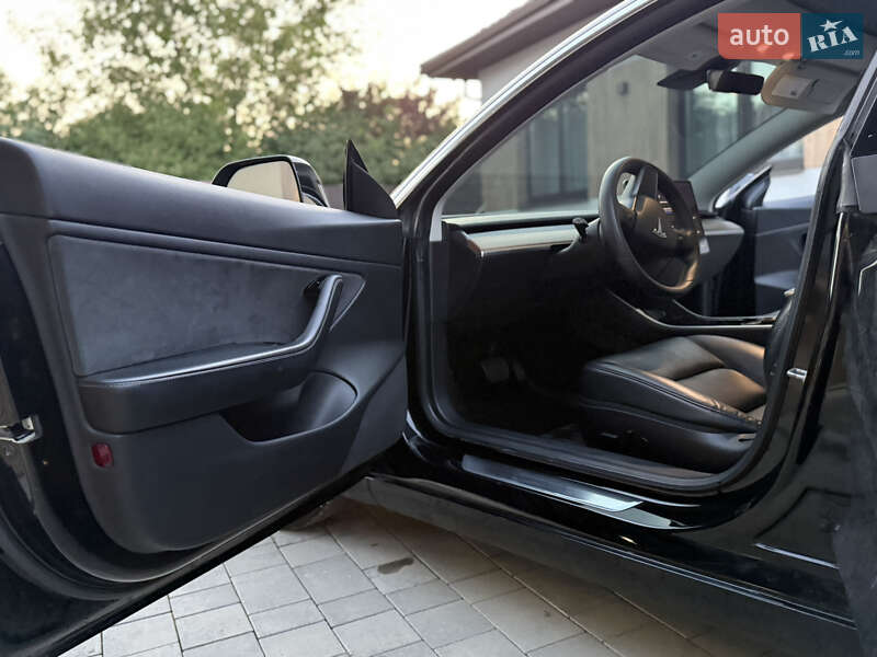 Седан Tesla Model 3 2020 в Берегово