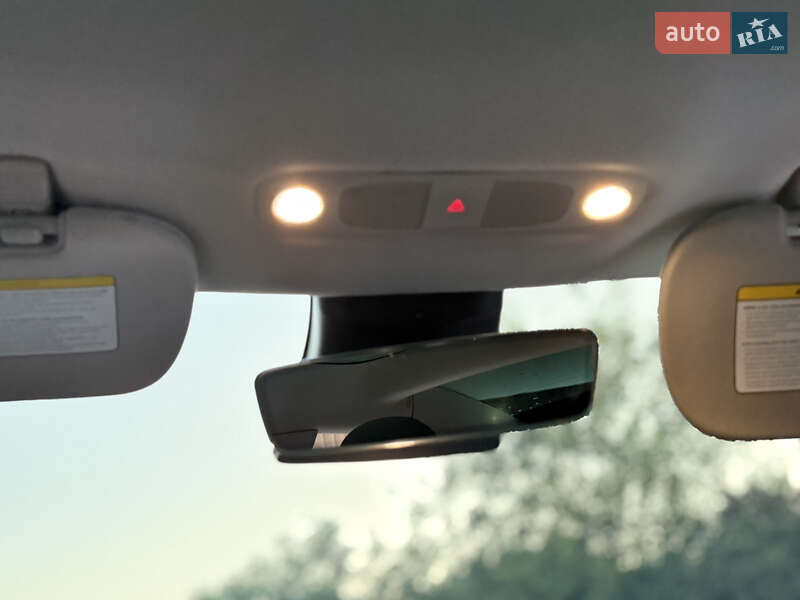 Седан Tesla Model 3 2020 в Берегово