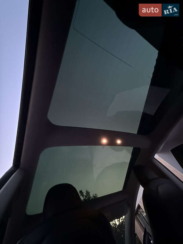 Седан Tesla Model 3 2020 в Берегово