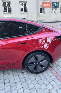 Седан Tesla Model 3 2022 в 