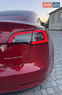 Седан Tesla Model 3 2022 в 