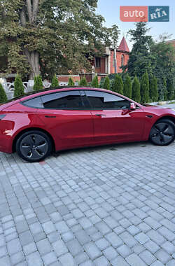 Седан Tesla Model 3 2022 в 