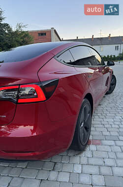 Седан Tesla Model 3 2022 в 