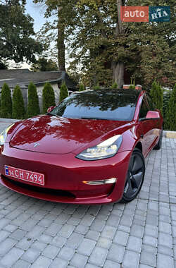 Седан Tesla Model 3 2022 в 