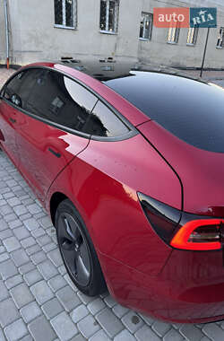 Седан Tesla Model 3 2022 в 
