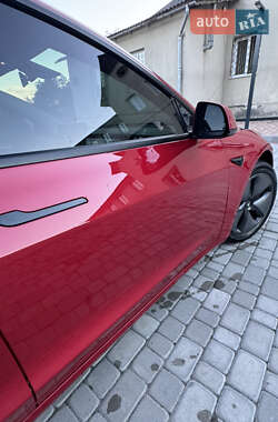 Седан Tesla Model 3 2022 в 