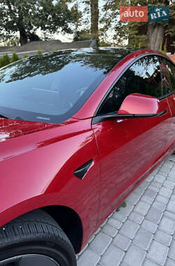 Седан Tesla Model 3 2022 в 