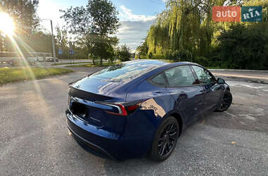 Седан Tesla Model 3 2024 в 