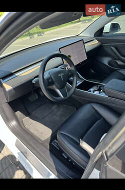 Седан Tesla Model 3 2020 в 