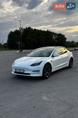 Седан Tesla Model 3 2021 в 