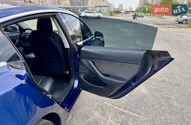 Седан Tesla Model 3 2020 в 