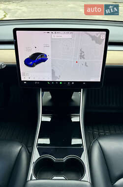 Седан Tesla Model 3 2020 в 