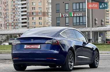 Седан Tesla Model 3 2020 в 