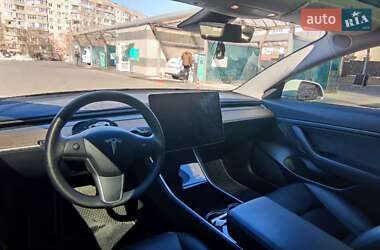 Седан Tesla Model 3 2020 в 
