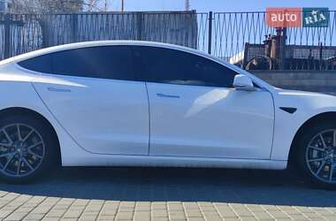 Седан Tesla Model 3 2020 в 
