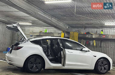 Седан Tesla Model 3 2023 в 