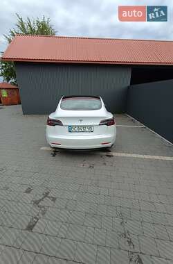 Седан Tesla Model 3 2021 в 
