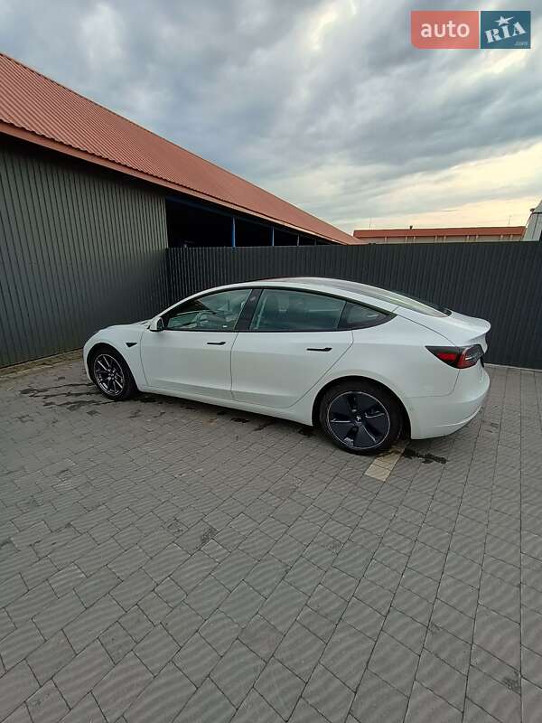 Седан Tesla Model 3 2021 в Львові