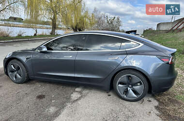 Седан Tesla Model 3 2019 в 