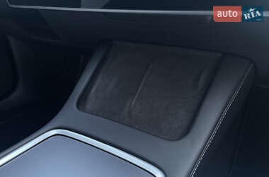 Седан Tesla Model 3 2023 в 