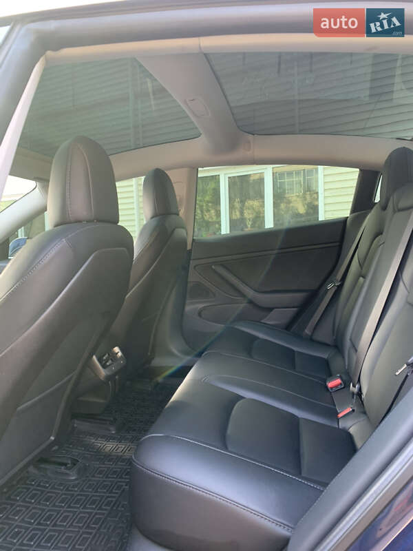 Седан Tesla Model 3 2019 в Киеве