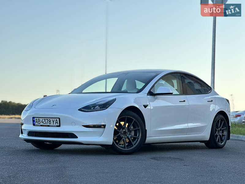 Седан Tesla Model 3 2021 в 