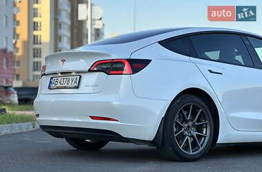 Седан Tesla Model 3 2021 в 