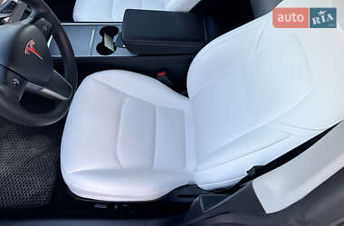 Седан Tesla Model 3 2021 в 