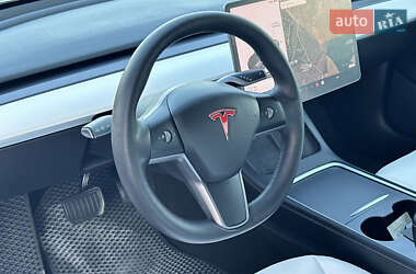Седан Tesla Model 3 2021 в 