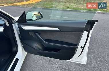 Седан Tesla Model 3 2021 в 